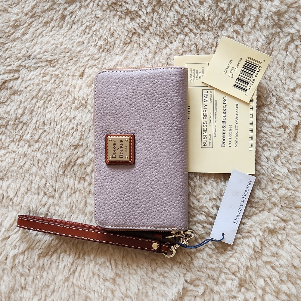 NWT Dooney & Bourke 3/4 Zip Oyster Pebbled Leather Wallet/Wristlet 🩶🎁🦪